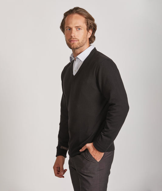 Classic V Neck in Vicuña Black